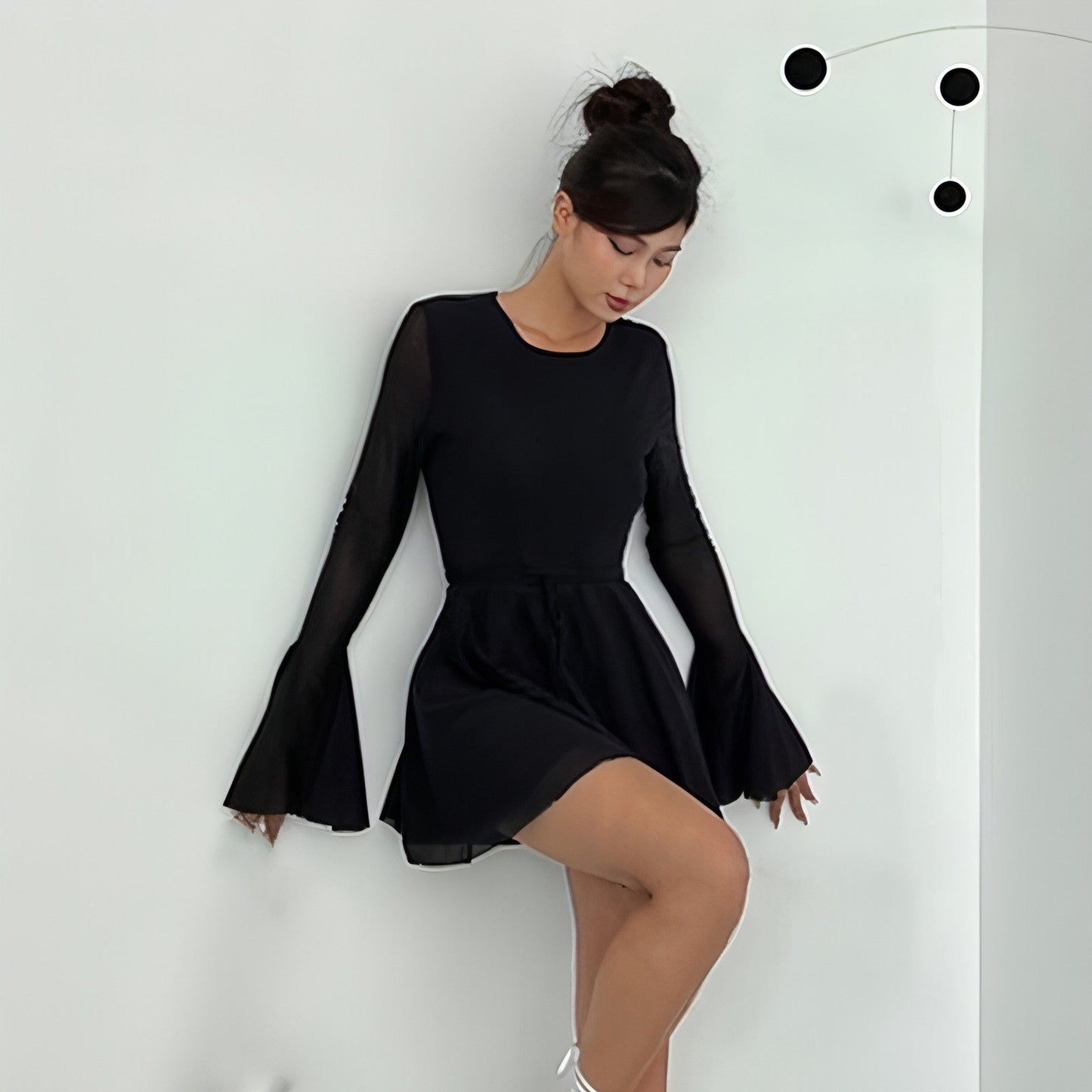 Vestido de Malha Justo com Decote Redondo e Mangas Compridas